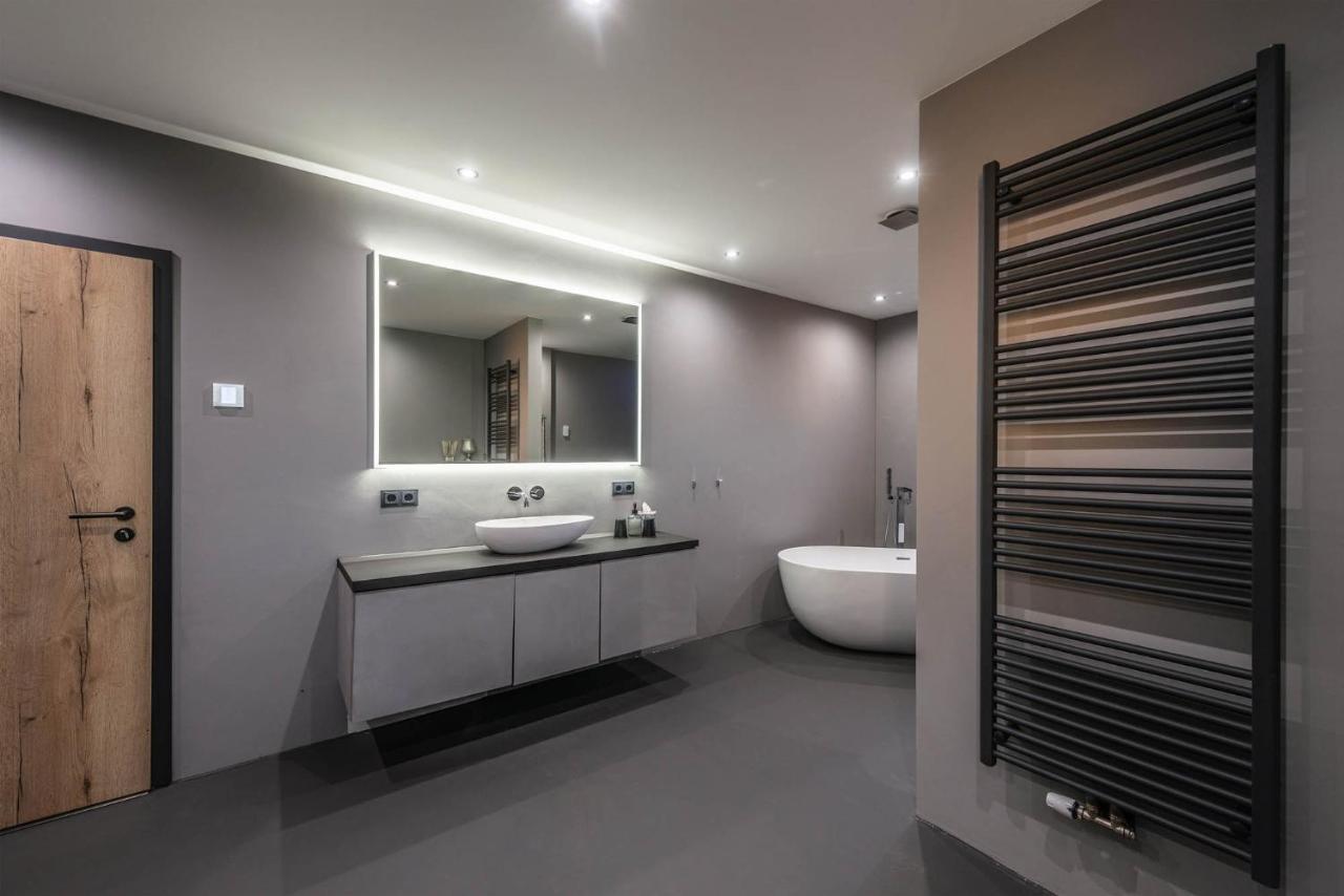 Moderne Villa Mit Whirlpool Und Heimkino فالدكيرشن المظهر الخارجي الصورة